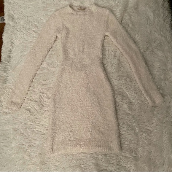 Meshki Dresses & Skirts - EUC Meshki Lorin Popcorn Cut Out Back Long Sleeve Mini Dress!